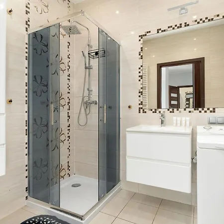 Polwiejska Modern With Ac & Remote Work In Centre By Renters